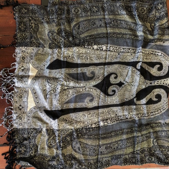 Scarf - Picture 6 of 8